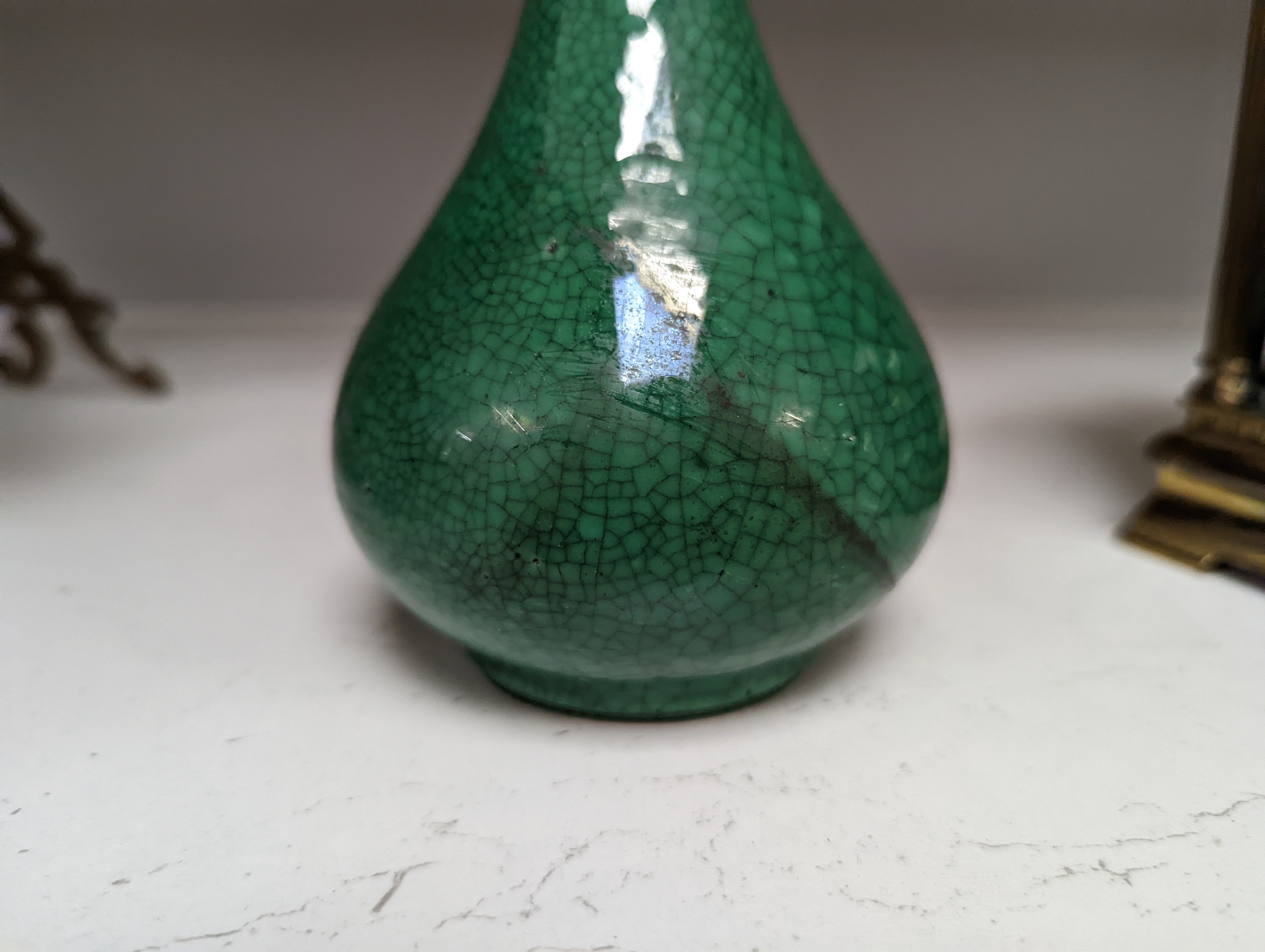 A Chinese green crackle glaze vase 15cm